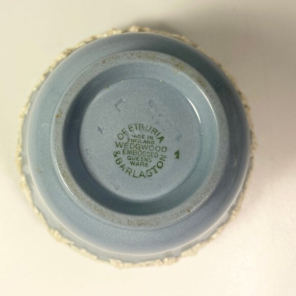 1950s Wedgwood Queensware Embossed Cream On Blue Creamer Sugar Bowl - Picture 7 of 16